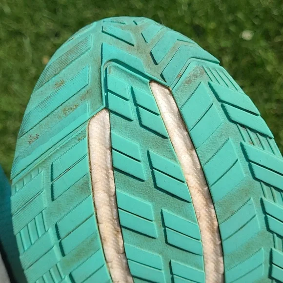 Saucony Triumph 19 W size 7 - Picture 12 of 14